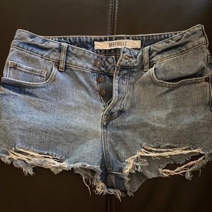 cute ripped shorts:)